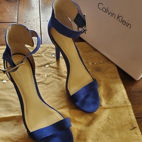 CALVIN KLEIN VIVIAN SUEDE BLUE STILETTO SANDALS ANKLE STRAP SIZE 8M IN IT'S BOX - Picture 7 of 8